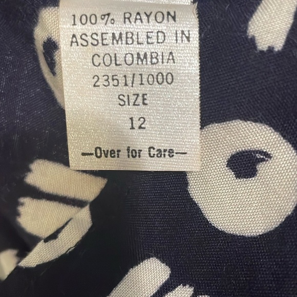 Fun navy-black and off white button down blouse by Leslie Fay size 12 - Picture 7 of 7